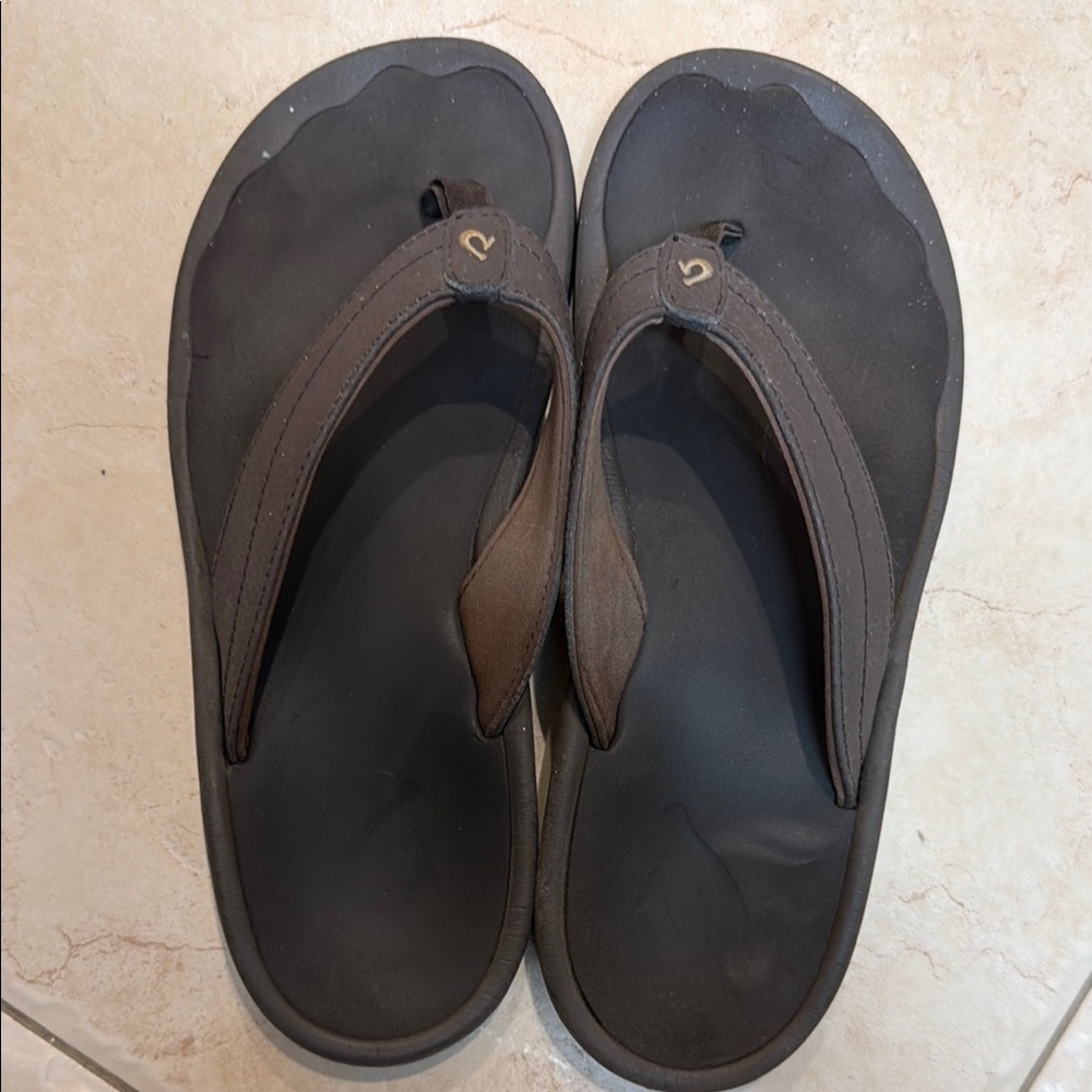 OluKai - Women’s 7. flip flops. Used - Plenty of life left.